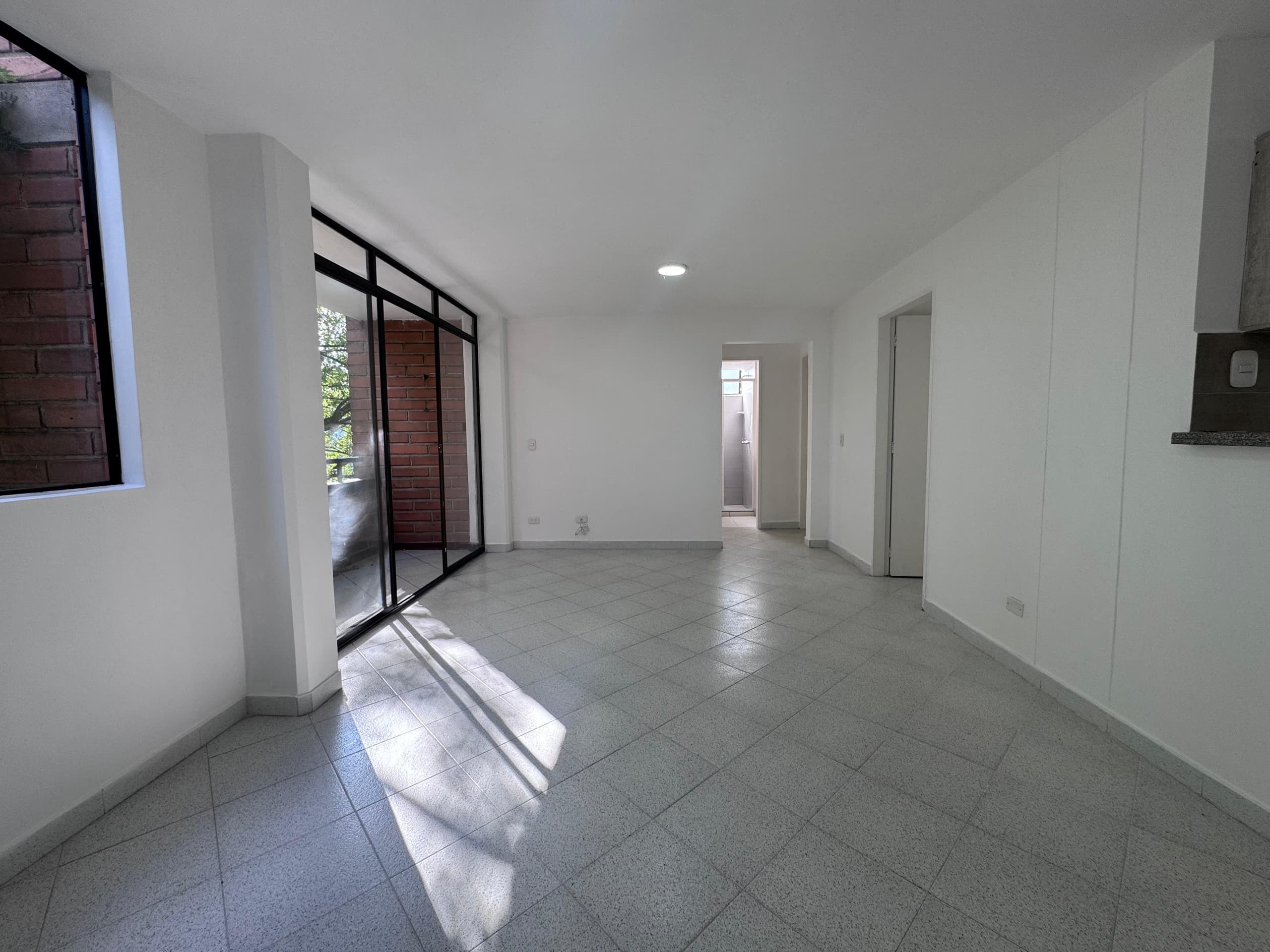 Apartamento en arriendo en Loma Del Indio, El Poblado, Medellín — foto 4 de 18