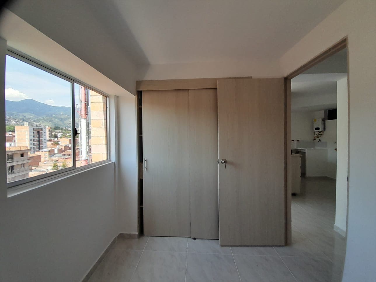 Apartamento en arriendo en Barrio Cristóbal, La America, Medellín — foto 5 de 11