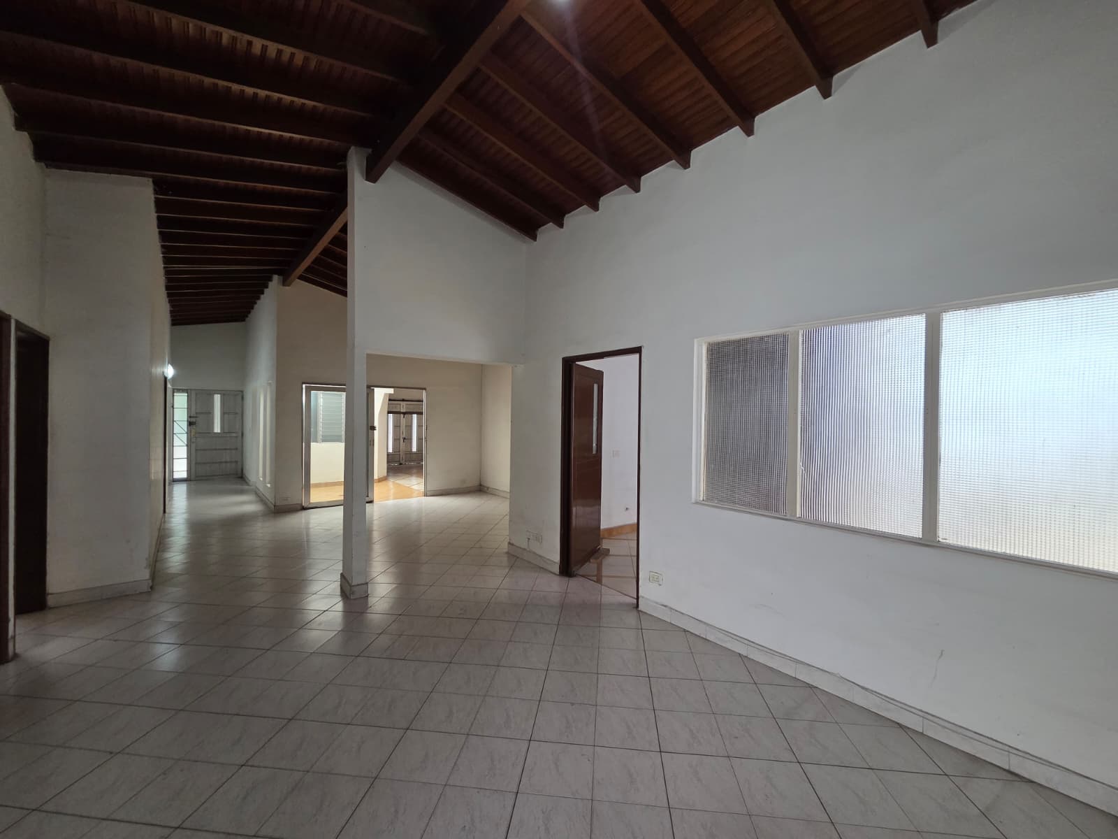 Casa Comercial en arriendo en Alameda, Laureles, Medellín — foto 3 de 20