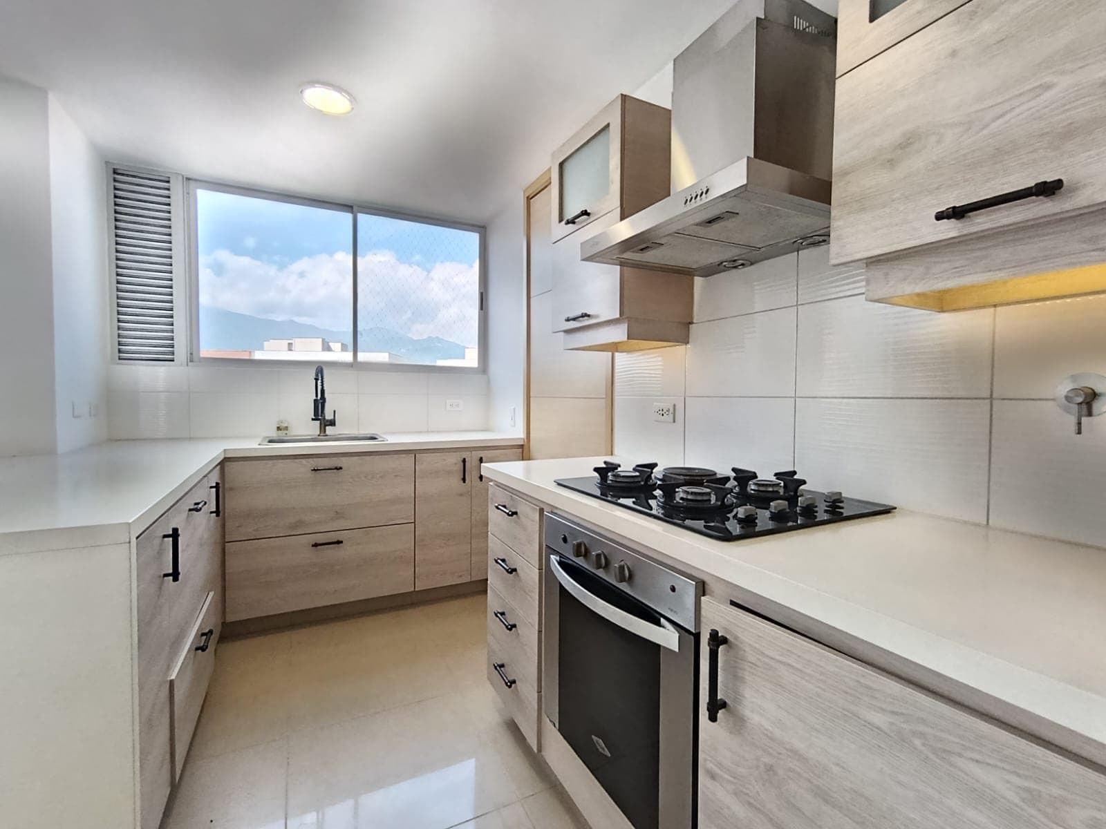 Apartamento en arriendo en Santa María De Los Ángeles, El Poblado, Medellín — foto 5 de 20