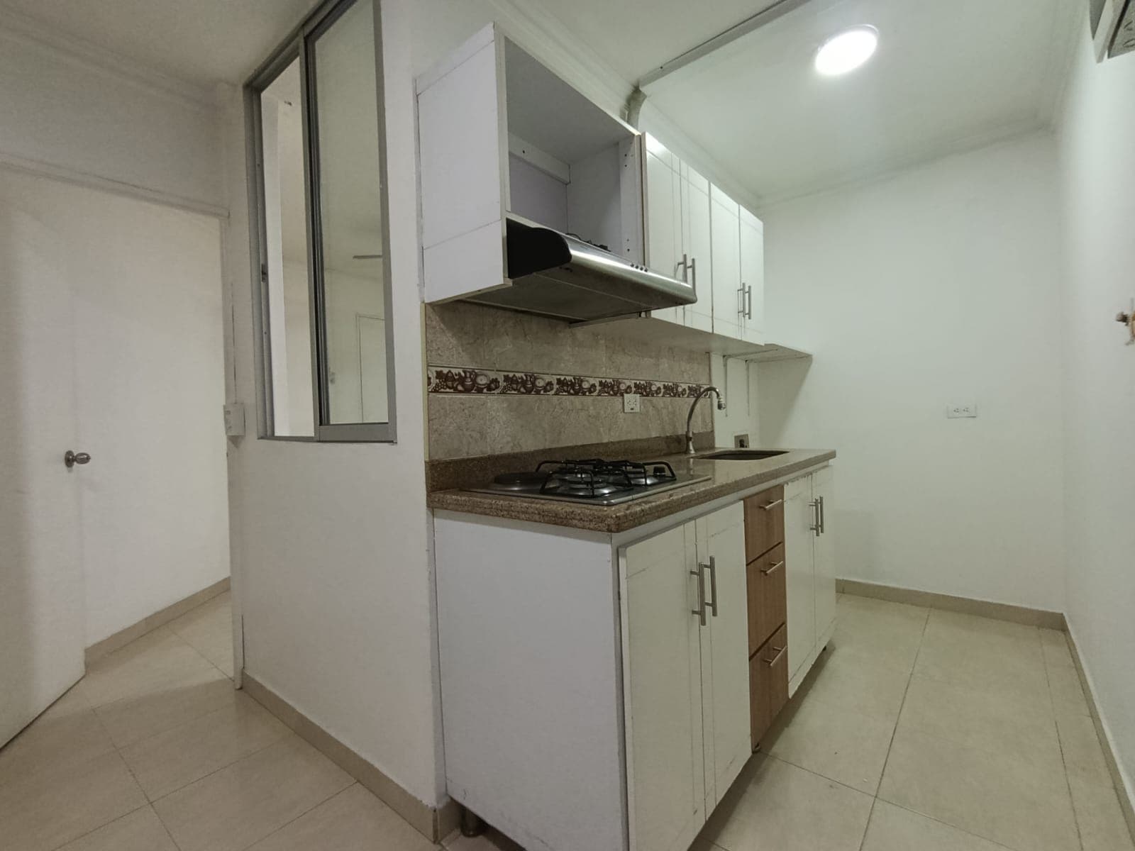 Apartaestudio en arriendo en San Joaquín, Laureles, Medellín — foto 3 de 12