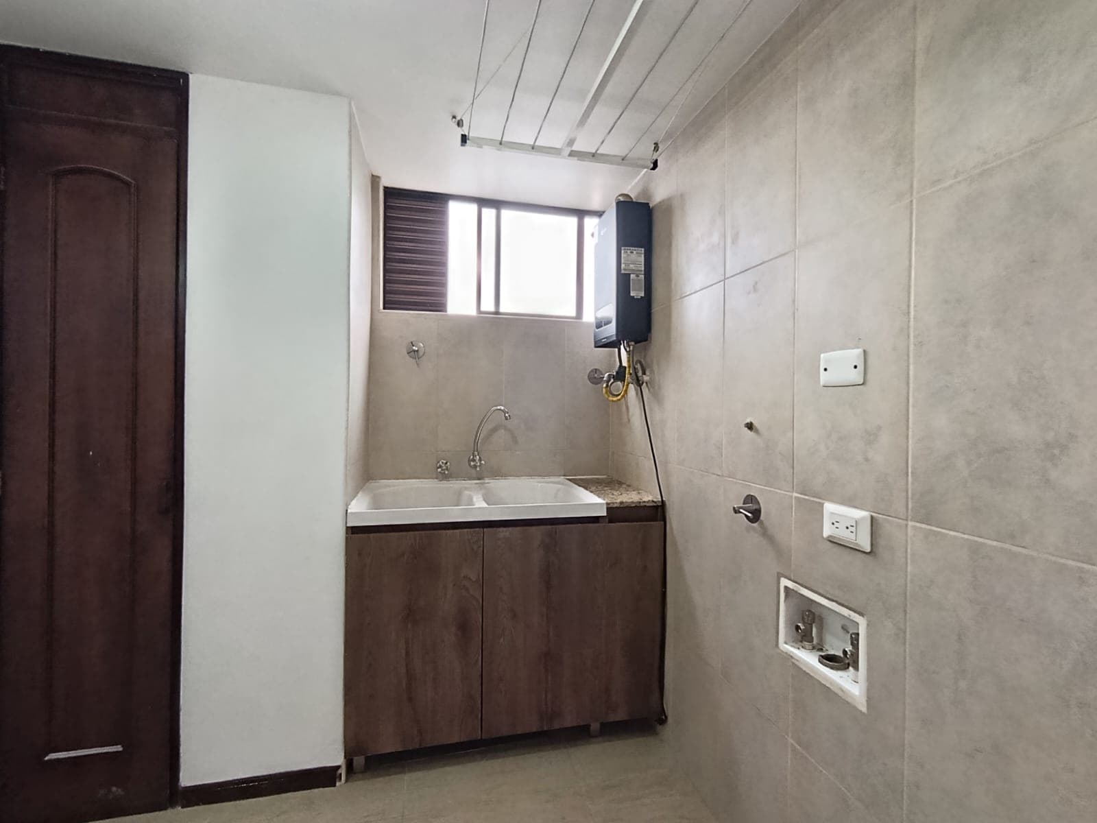 Apartamento en arriendo en El Campestre La Frontera, El Poblado, Medellín — foto 3 de 17