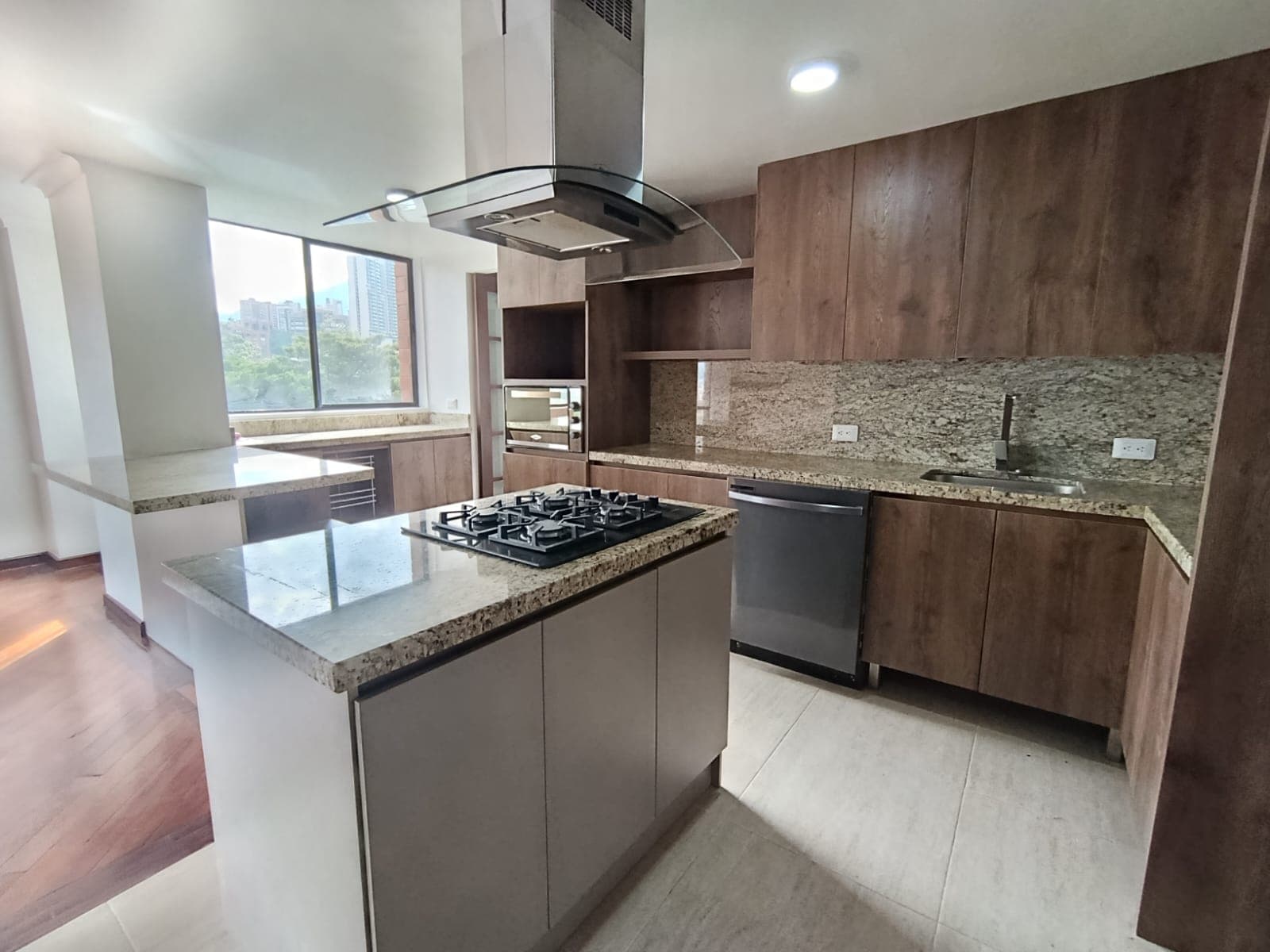 Apartamento en arriendo en El Campestre La Frontera, El Poblado, Medellín — foto 4 de 17