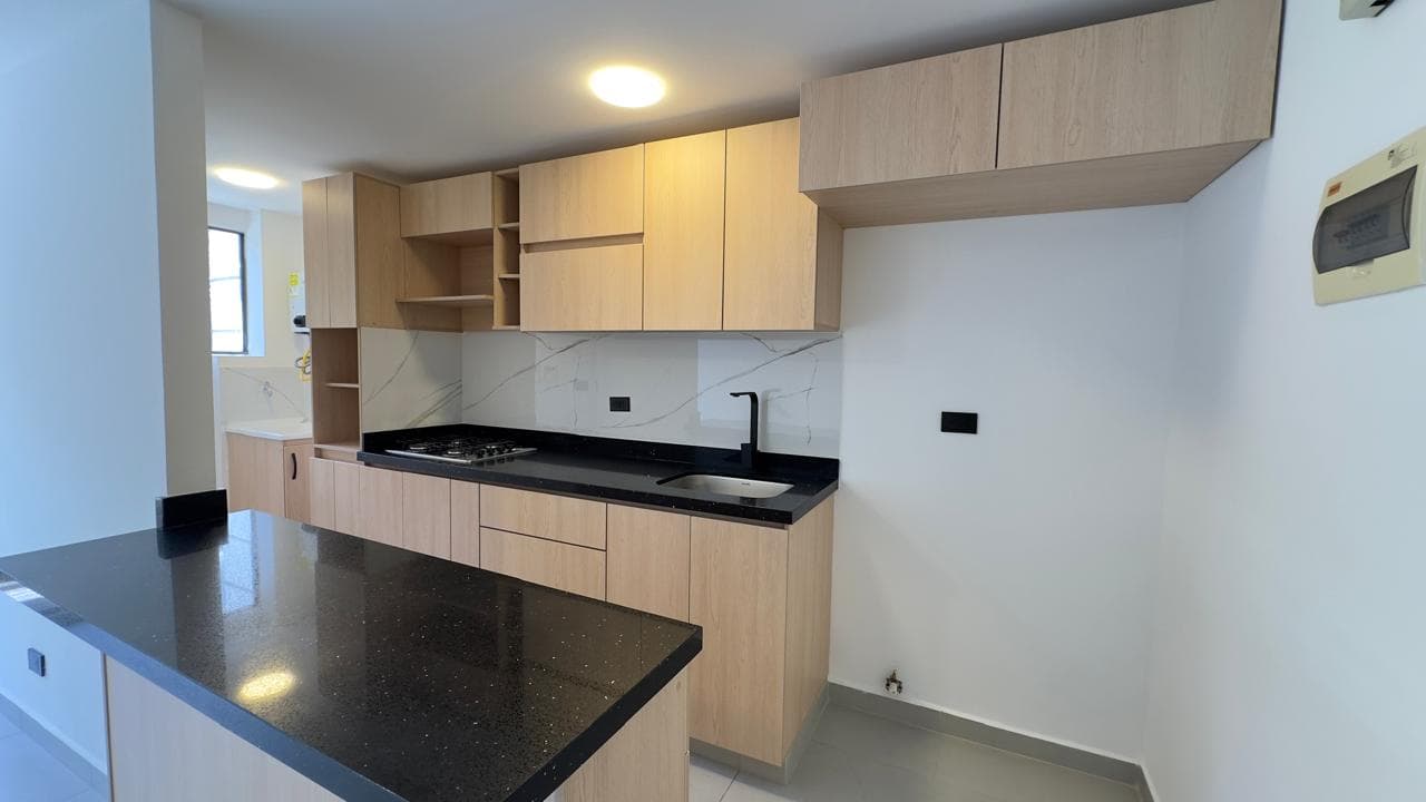 Apartaestudio en arriendo en Los Balsos, El Poblado, Medellín — foto 3 de 14