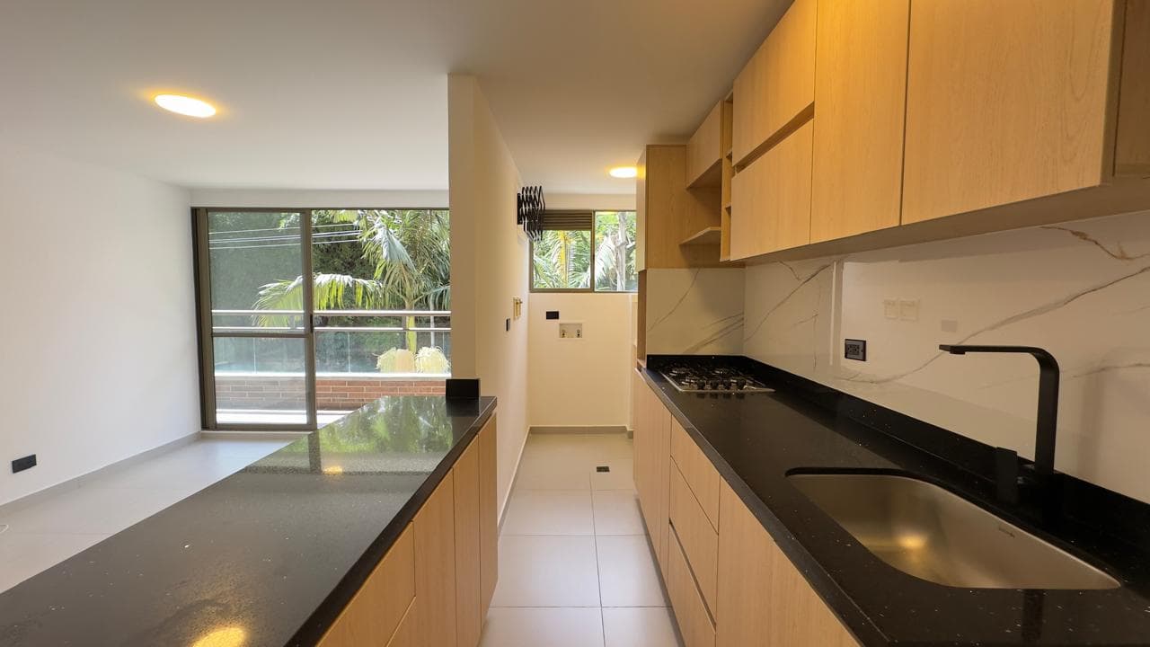 Apartaestudio en arriendo en Los Balsos, El Poblado, Medellín — foto 4 de 14