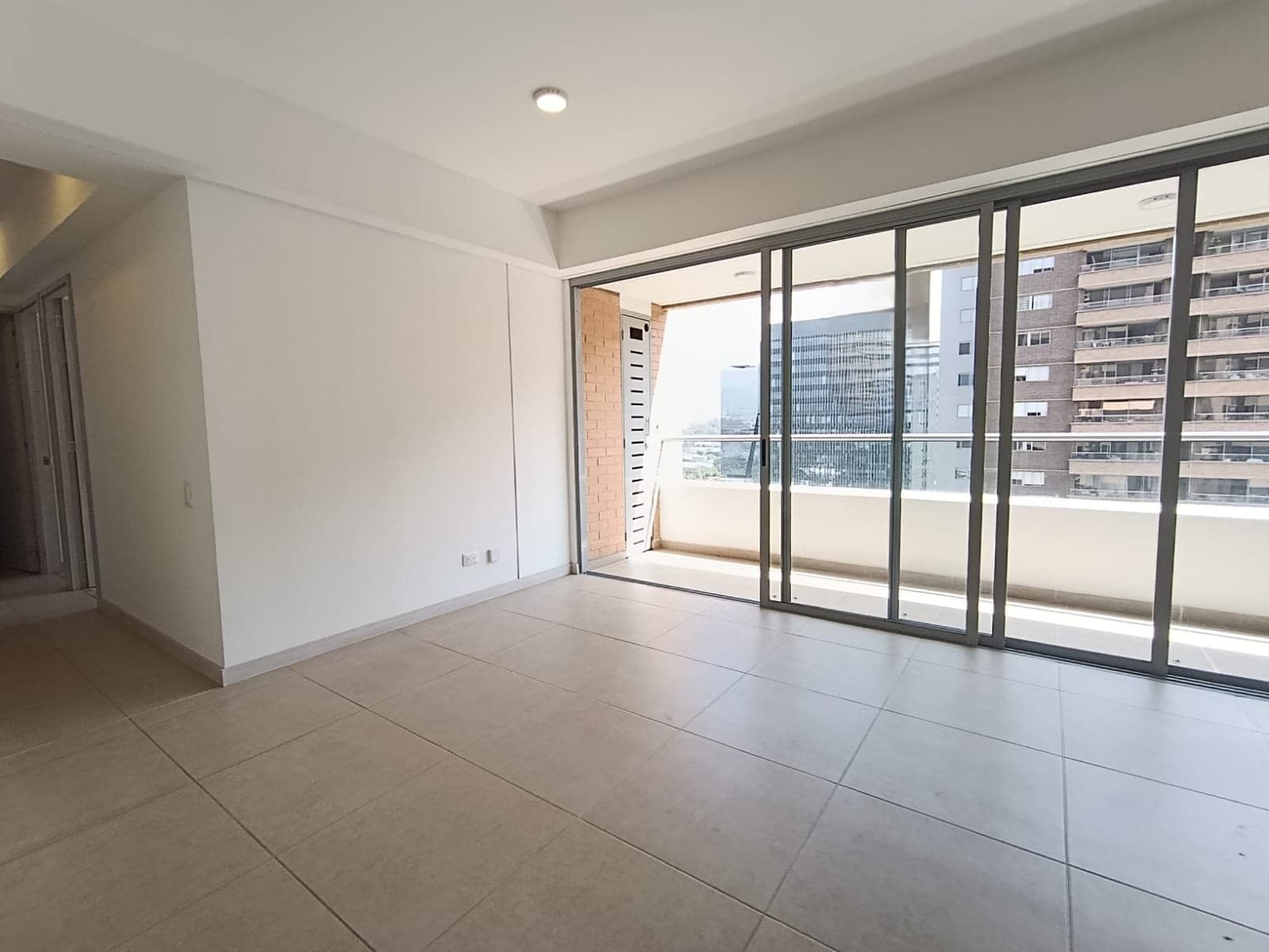 Apartamento en arriendo en Ciudad Del Rio, El Poblado, Medellín — foto 3 de 20