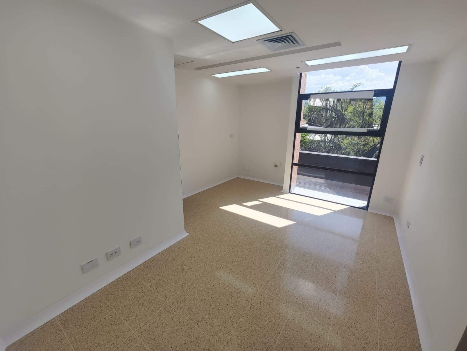 Consultorio en arriendo en San Diego, El Poblado, Medellín — foto 2 de 8