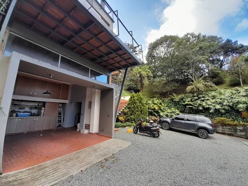 Casa Campestre en arriendo en Alto De Palmas, Envigado — foto 1 de 20