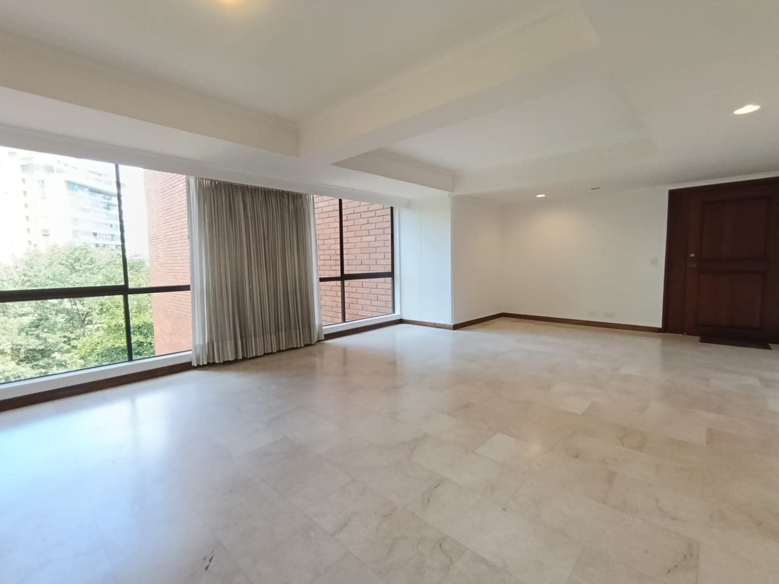 Apartamento en arriendo en Lalinde, El Poblado, Medellín — foto 1 de 20