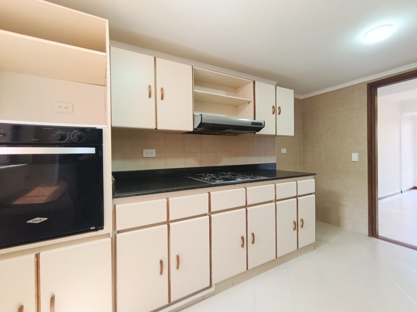 Apartamento en arriendo en Lalinde, El Poblado, Medellín — foto 5 de 20