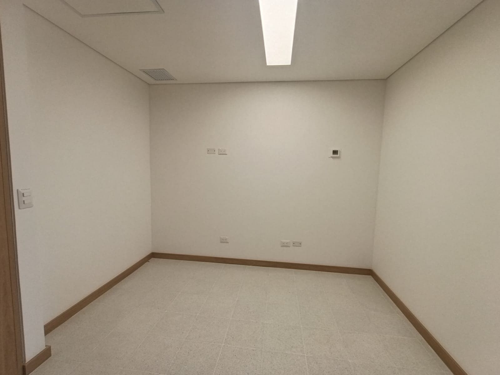 Consultorio en arriendo en Los Pinos, La America, Medellín — foto 2 de 15