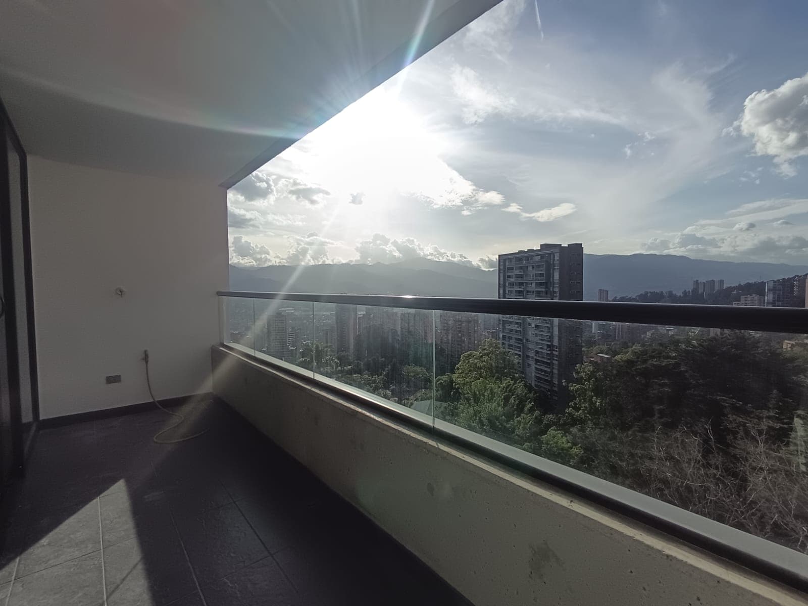Apartamento en arriendo en El Tesoro, El Poblado, Medellín — foto 1 de 18