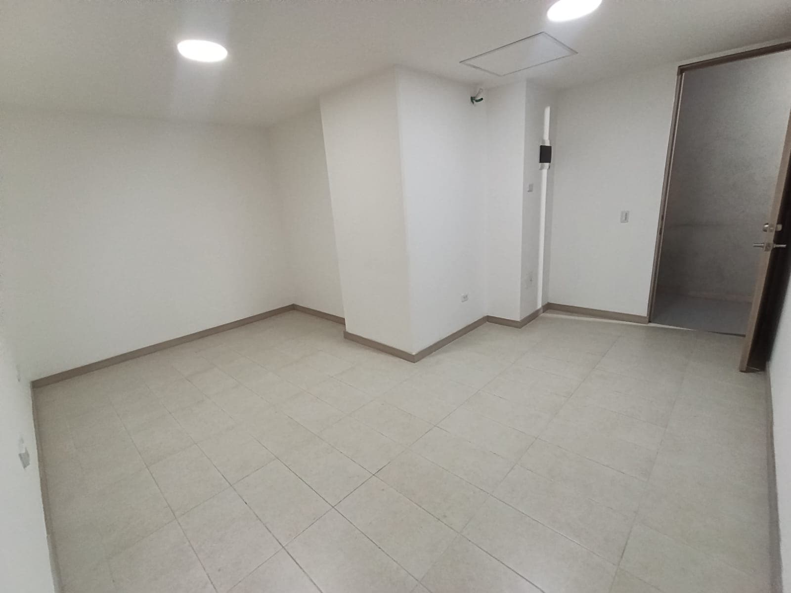 Oficina en arriendo en Estadio, Laureles, Medellín — foto 1 de 13
