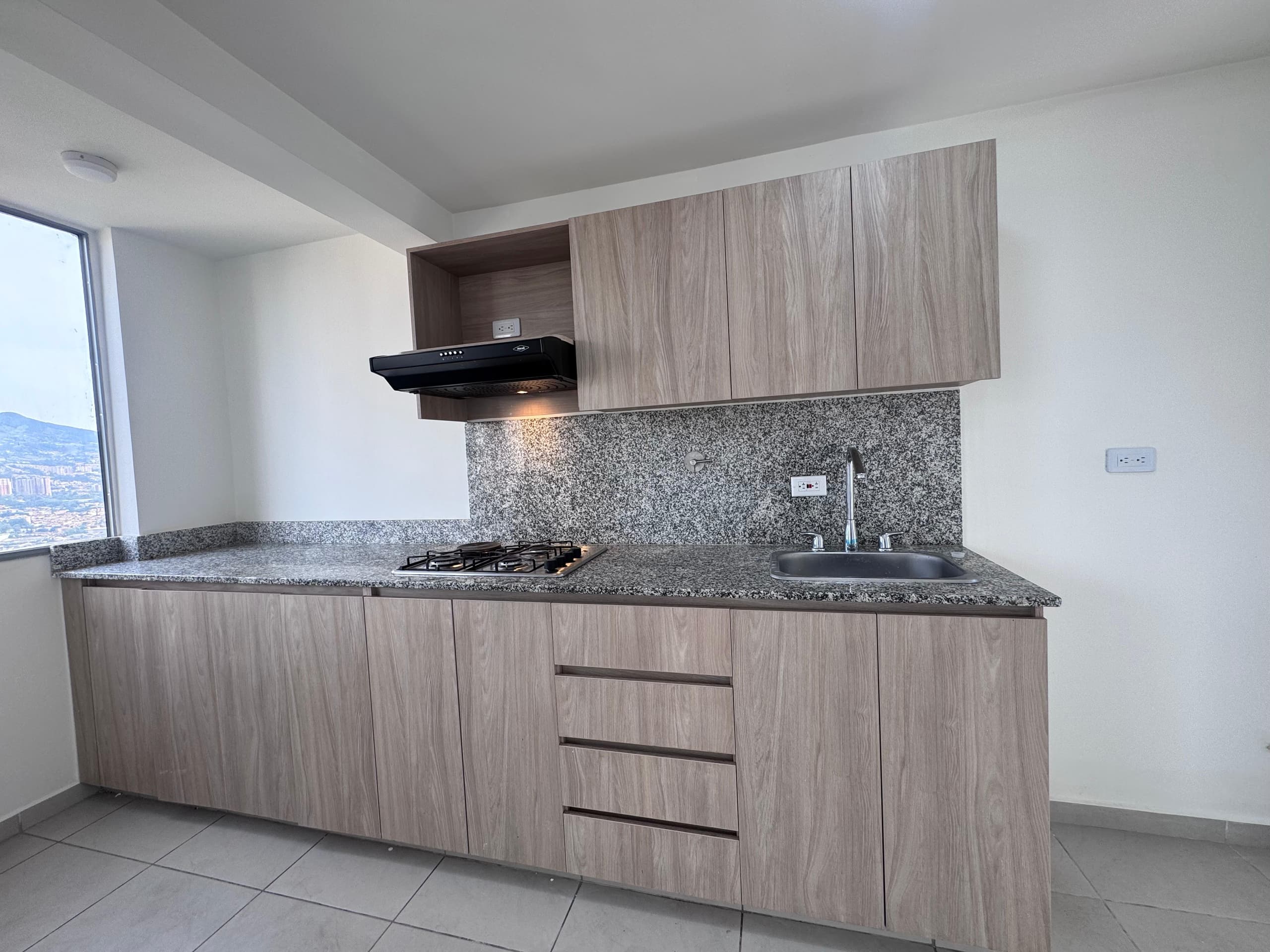 Apartamento en arriendo en La Cuenca, Envigado — foto 3 de 16