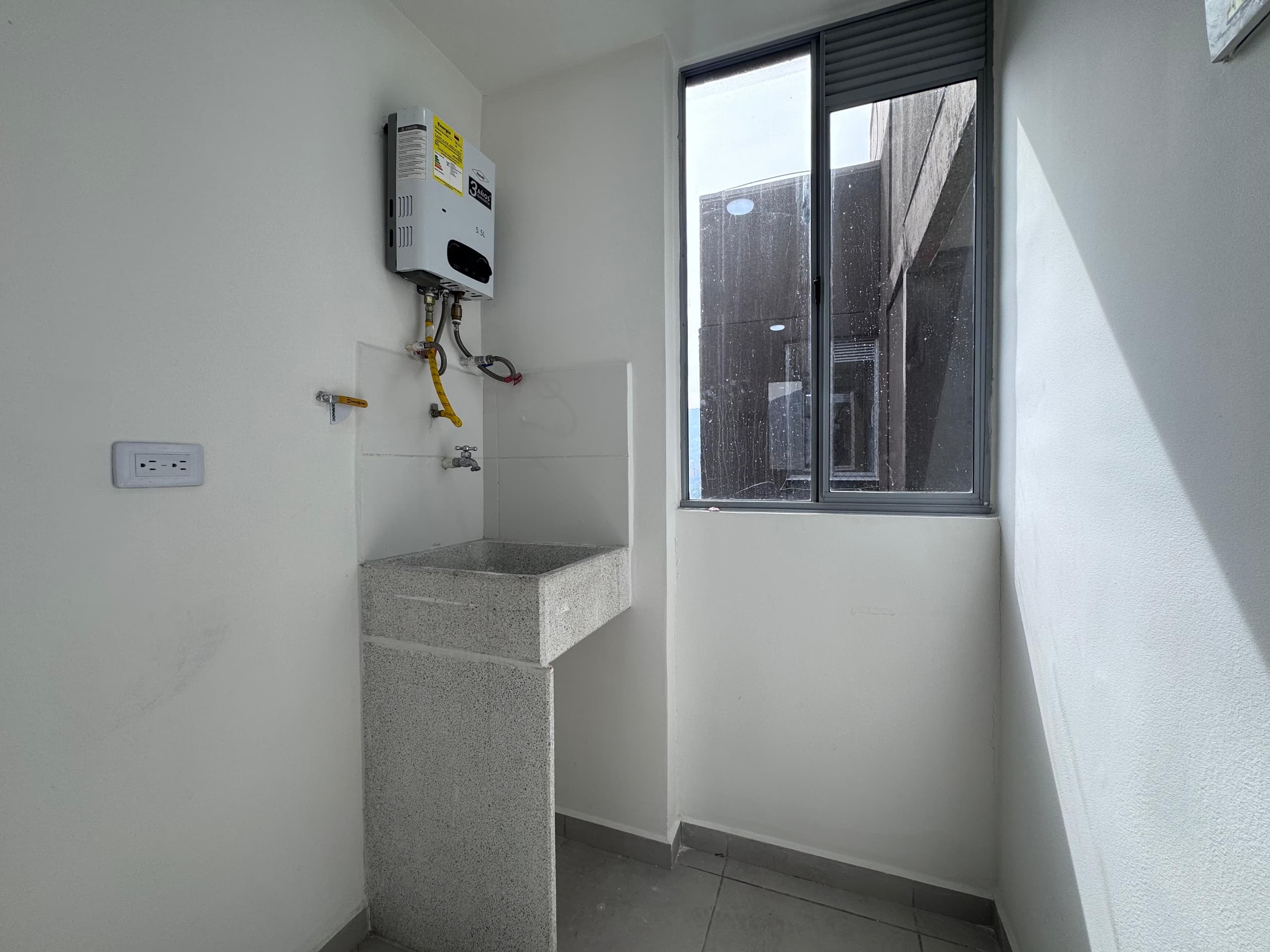 Apartamento en arriendo en La Cuenca, Envigado — foto 5 de 16