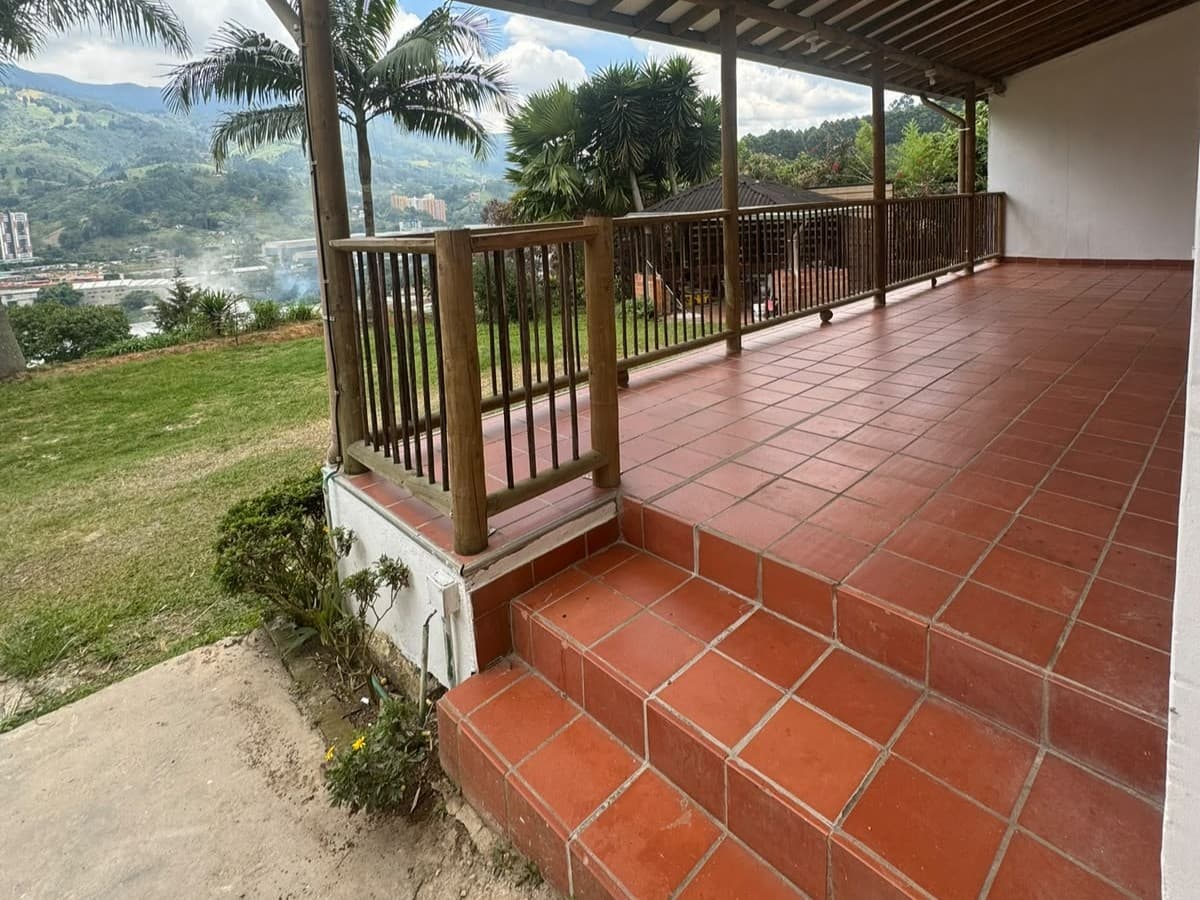 Casa Comercial en arriendo en La Tablaza, La Estrella — foto 1 de 20