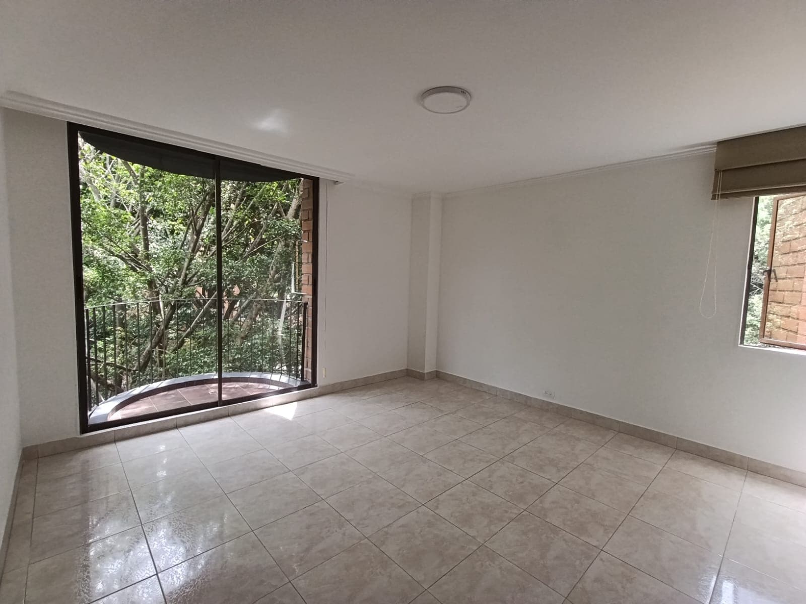 Apartamento en arriendo en Patio Bonito, El Poblado, Medellín — foto 1 de 20