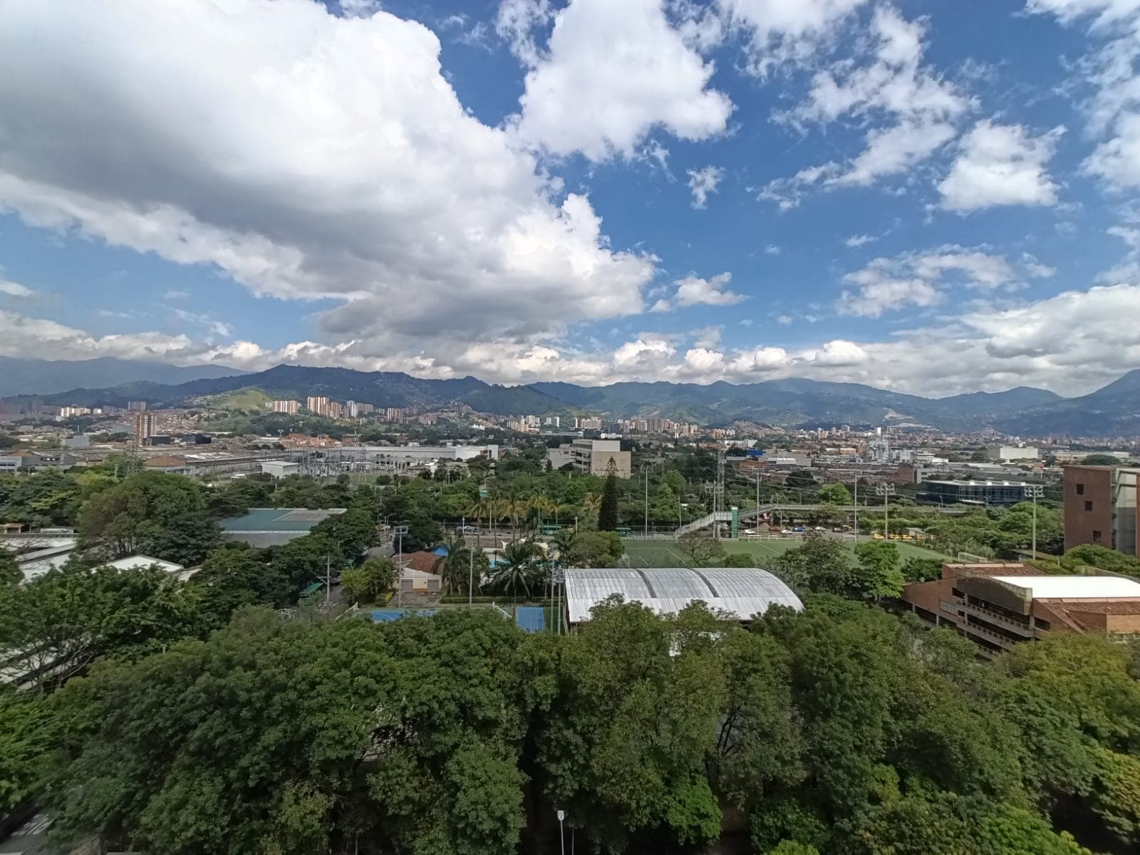 Apartamento en arriendo en Patio Bonito, El Poblado, Medellín — foto 1 de 7