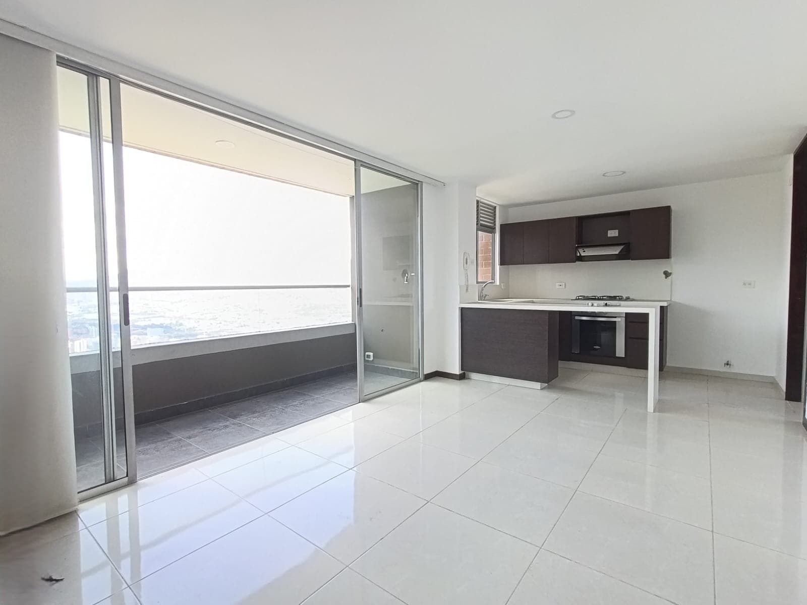 Apartamento en arriendo en La Asomadera, El Poblado, Medellín — foto 2 de 13