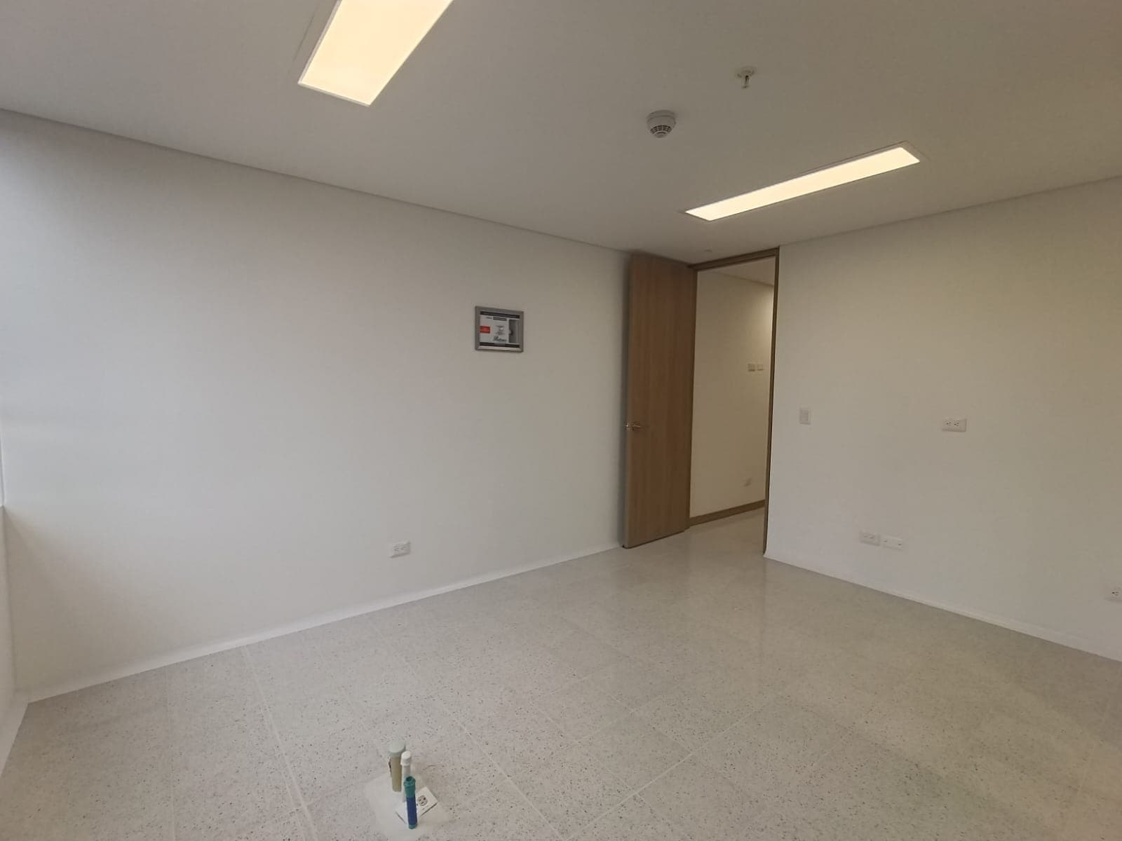 Consultorio en arriendo en Los Pinos, La America, Medellín — foto 1 de 13