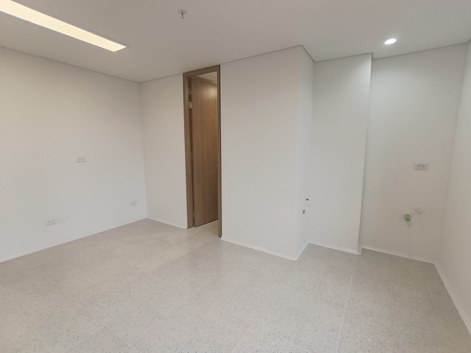 Consultorio en arriendo en Los Pinos, La America, Medellín — foto 2 de 13