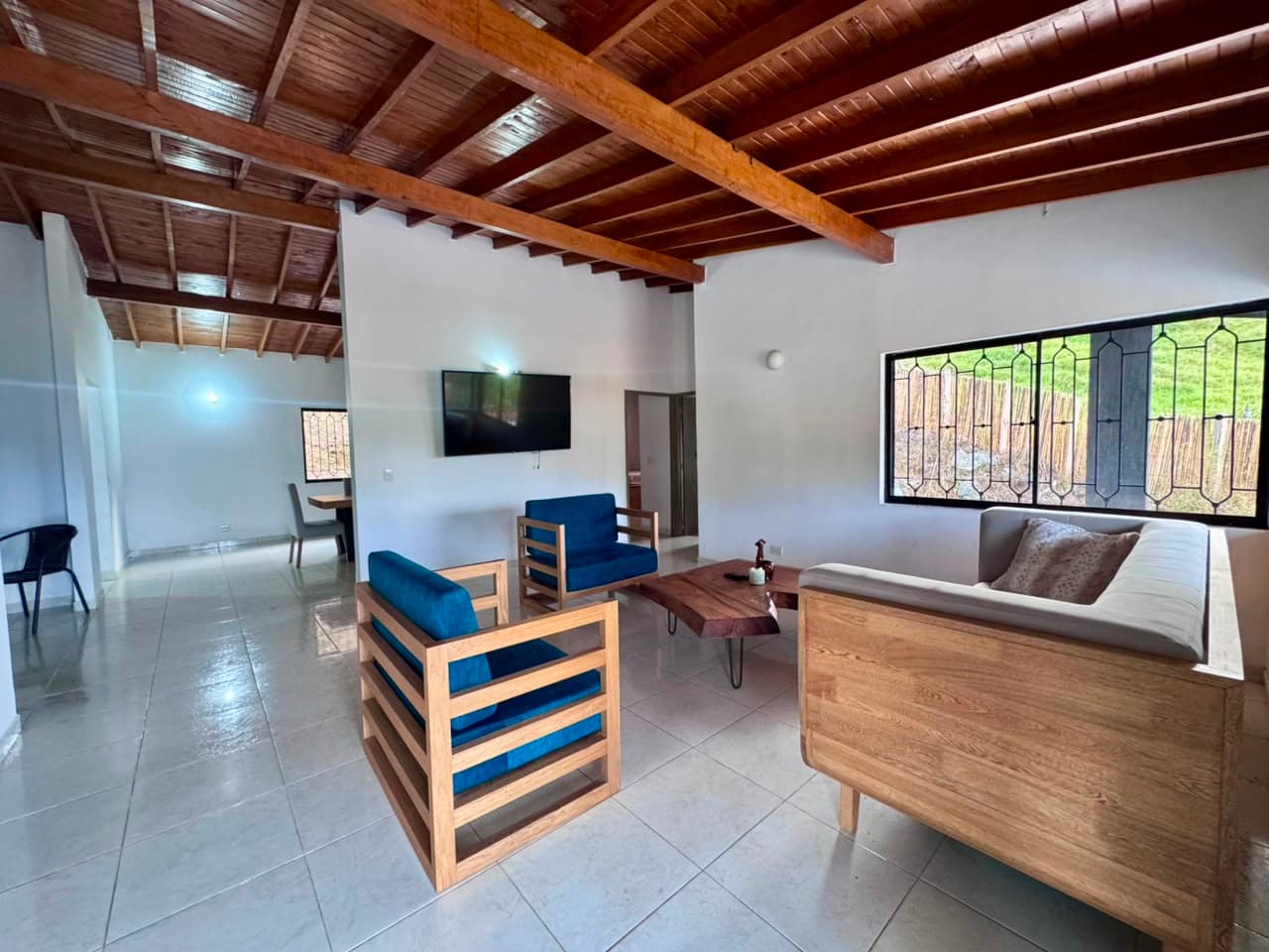 Casa Campestre en arriendo en La Mina, Envigado — foto 2 de 19