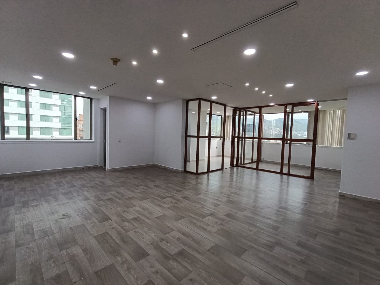 Oficina en arriendo en Milla De Oro, El Poblado, Medellín — foto 3 de 14
