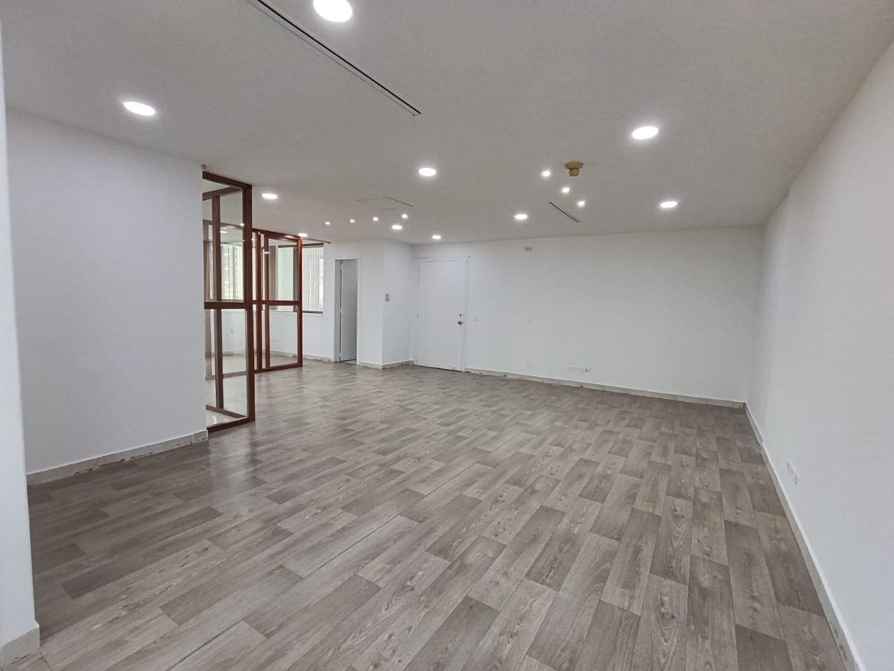 Oficina en arriendo en Milla De Oro, El Poblado, Medellín — foto 4 de 14