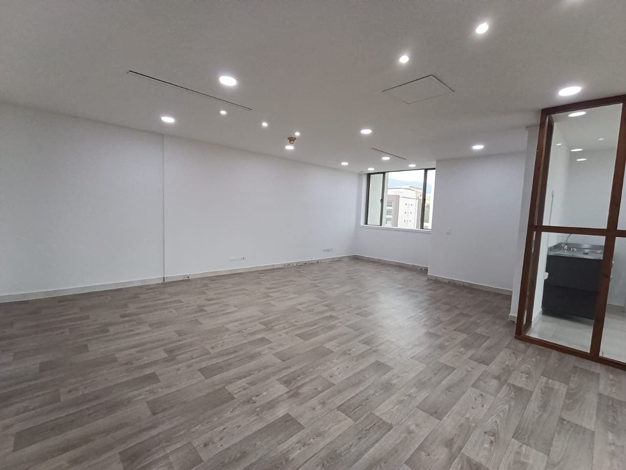 Oficina en arriendo en Milla De Oro, El Poblado, Medellín — foto 5 de 14