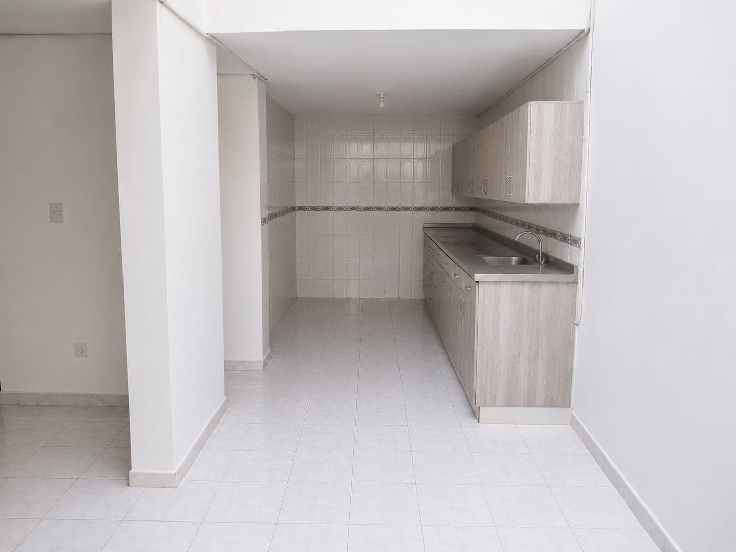 Casa Comercial en arriendo en Simón Bolívar, La America, Medellín — foto 1 de 15