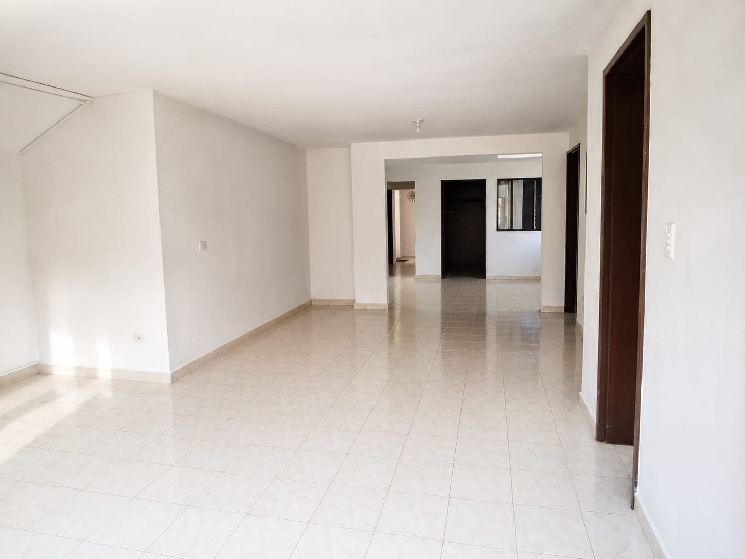 Casa Comercial en arriendo en Simón Bolívar, La America, Medellín — foto 2 de 15