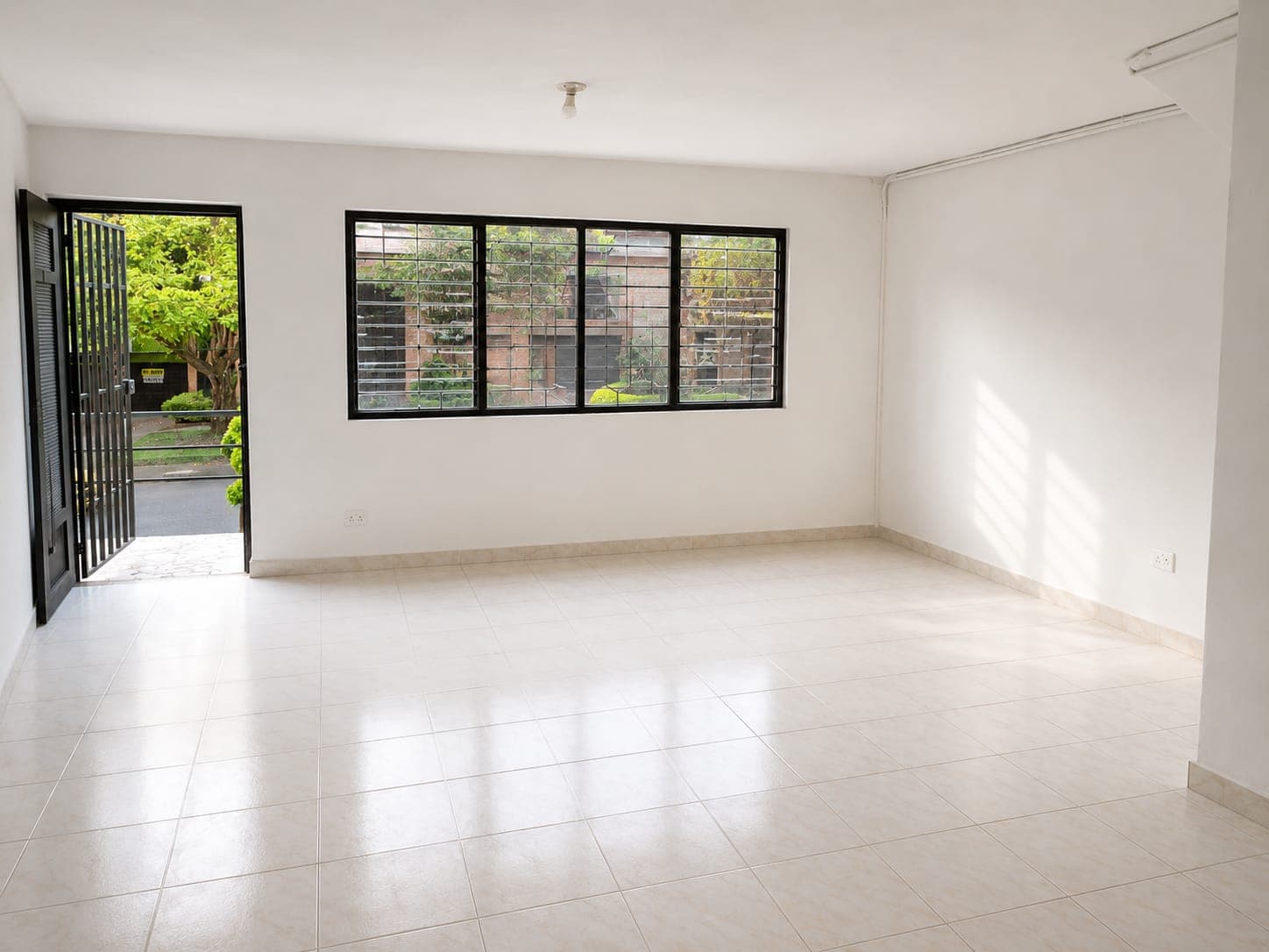 Casa Comercial en arriendo en Simón Bolívar, La America, Medellín — foto 3 de 15