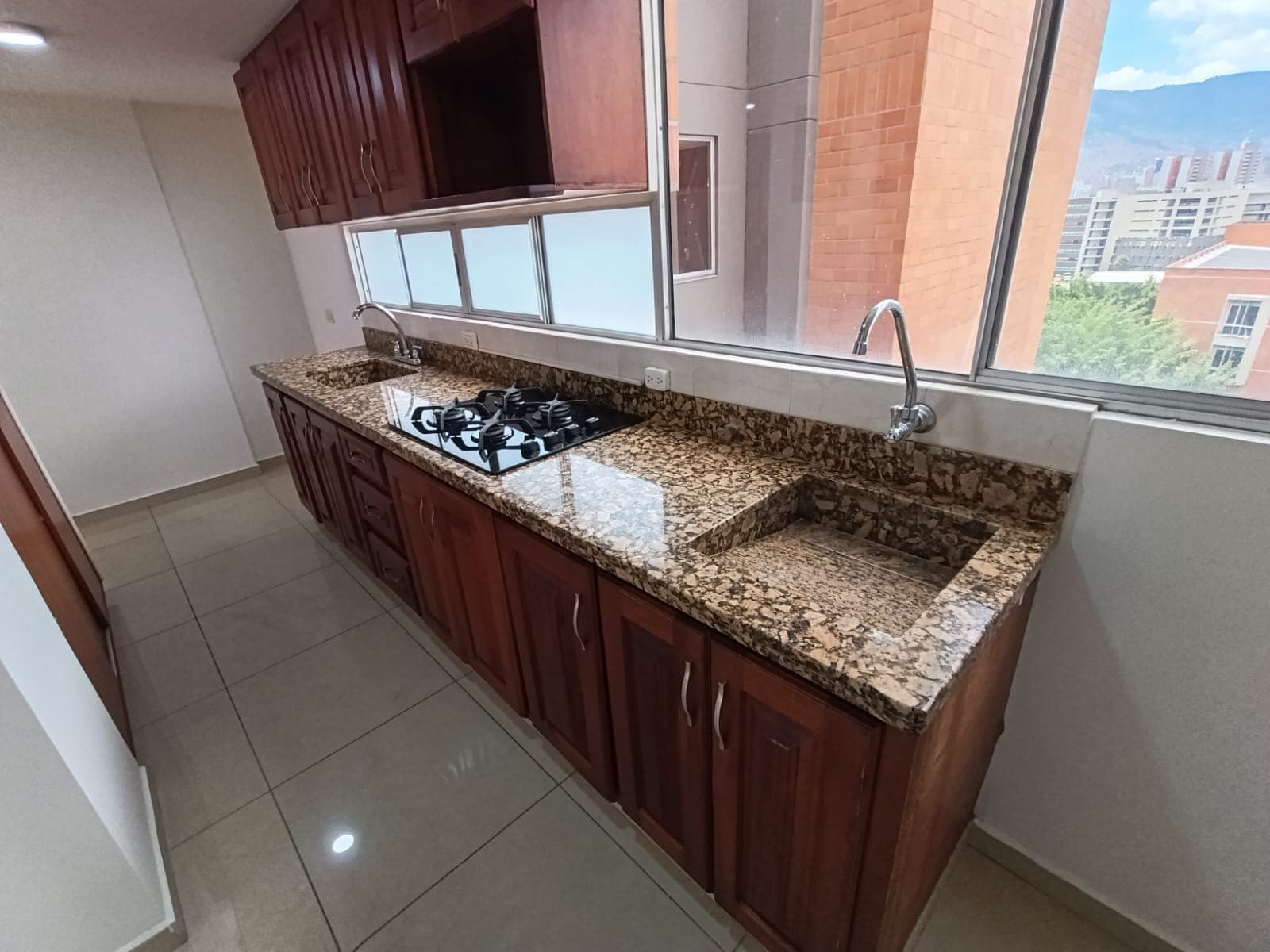 Apartamento en arriendo en Los Colores, Laureles, Medellín — foto 1 de 20