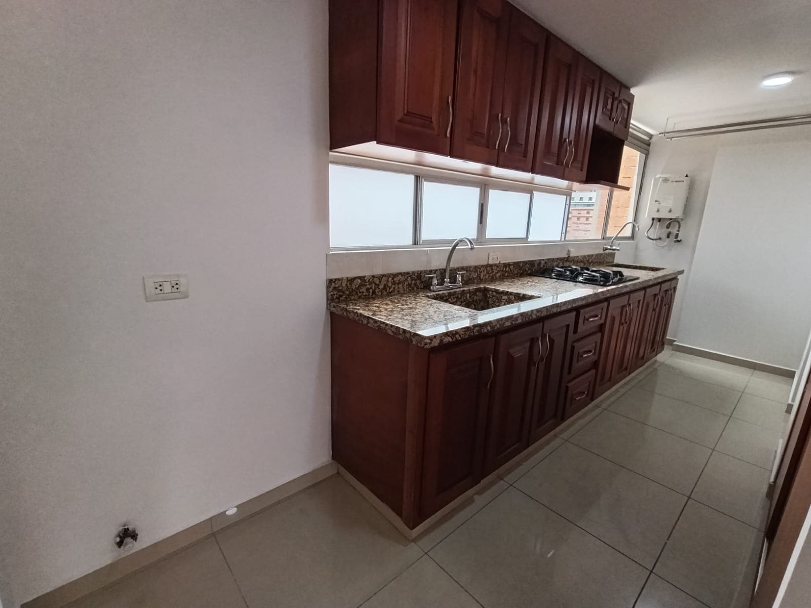 Apartamento en arriendo en Los Colores, Laureles, Medellín — foto 3 de 20