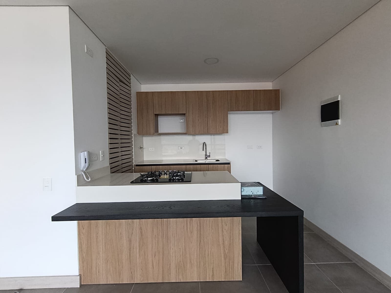 Apartaestudio en arriendo en Los Balsos, El Poblado, Medellín — foto 2 de 13