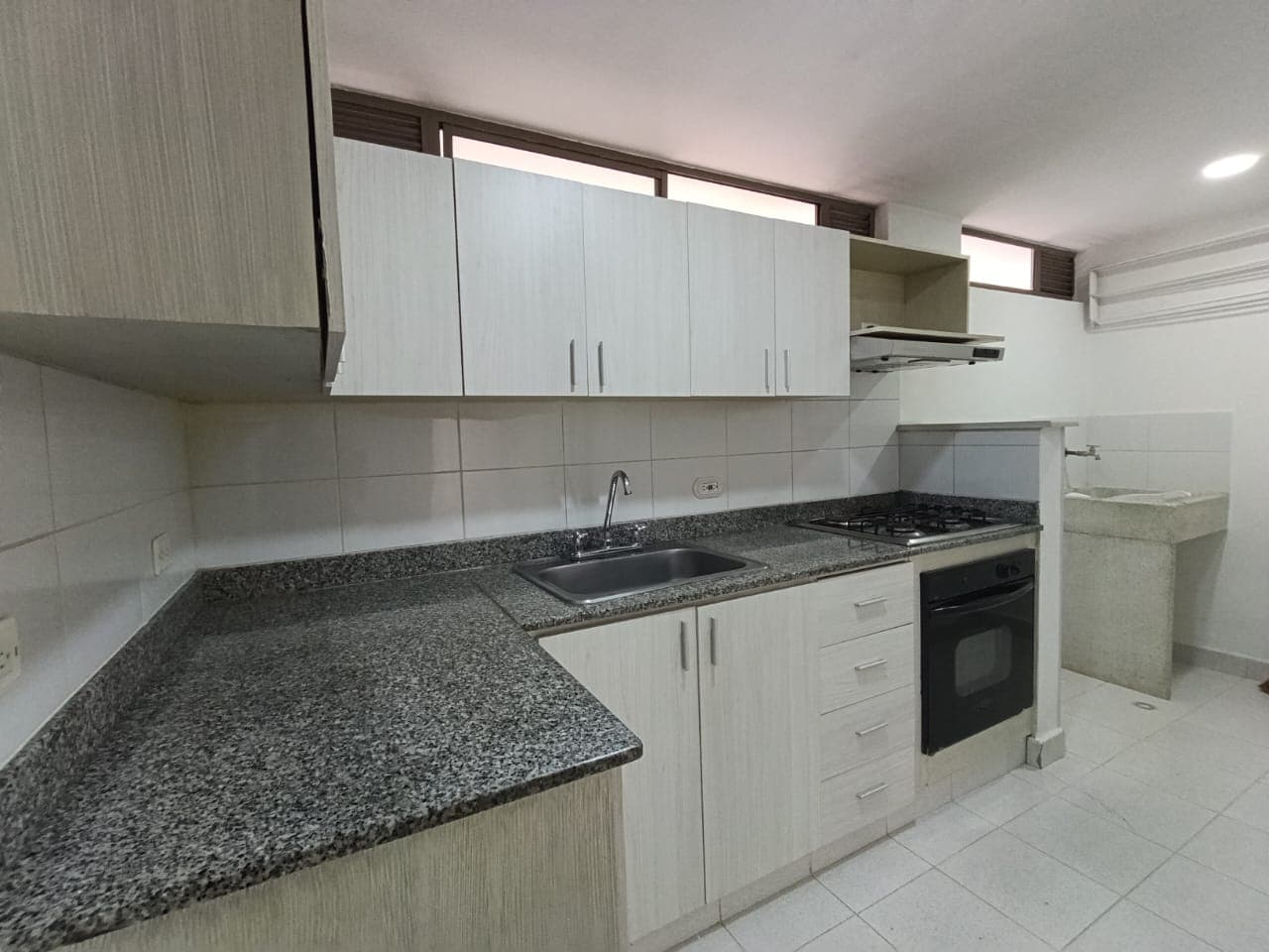 Apartamento en arriendo en Jardines, Envigado — foto 2 de 20