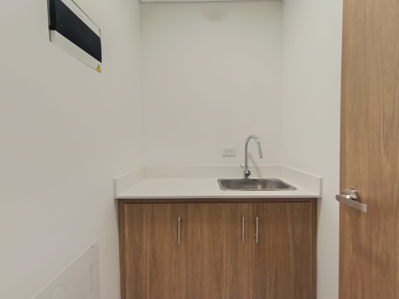 Consultorio en arriendo en Los Pinos, La America, Medellín — foto 3 de 10