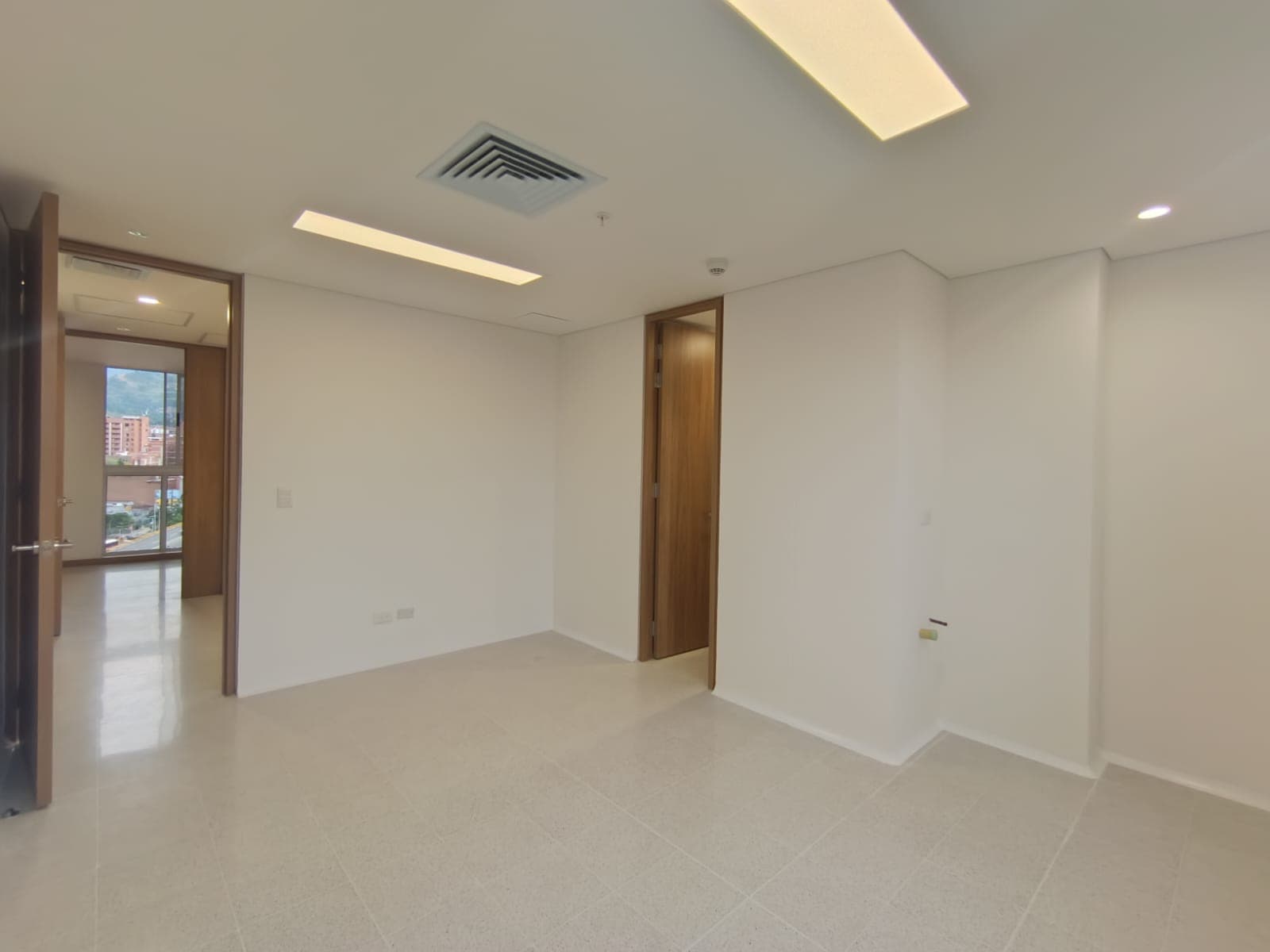 Consultorio en arriendo en Los Pinos, La America, Medellín — foto 5 de 10