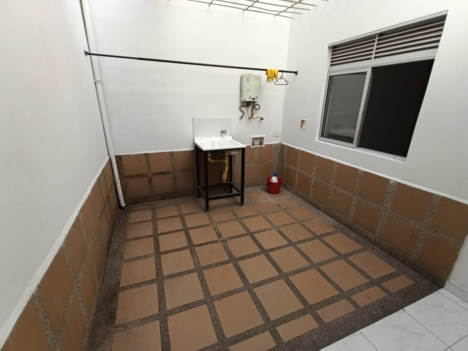 Casa Vivienda en arriendo en San Bernardo, Belen, Medellín — foto 2 de 16