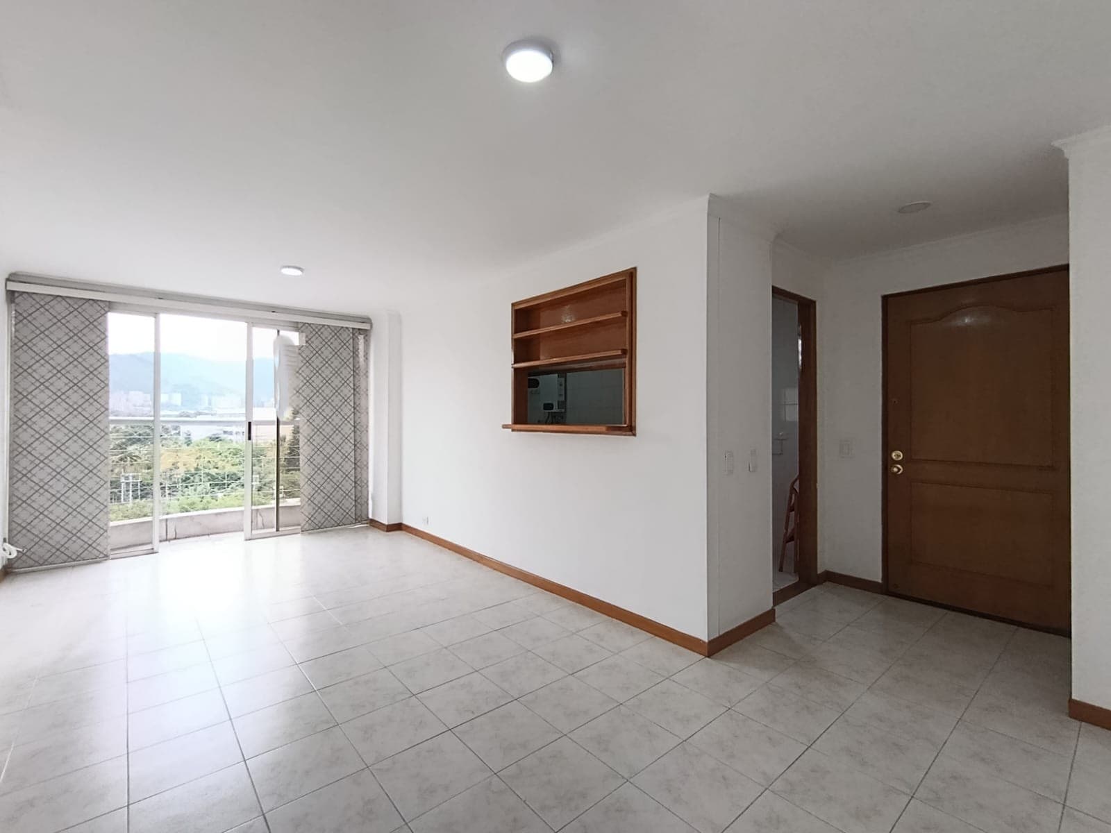Apartamento en arriendo en Patio Bonito, El Poblado, Medellín — foto 1 de 18