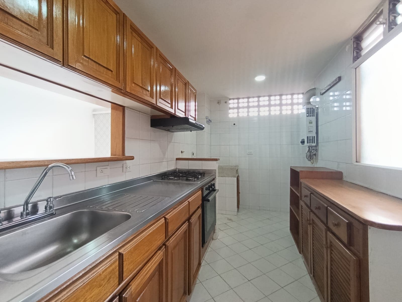 Apartamento en arriendo en Patio Bonito, El Poblado, Medellín — foto 2 de 18