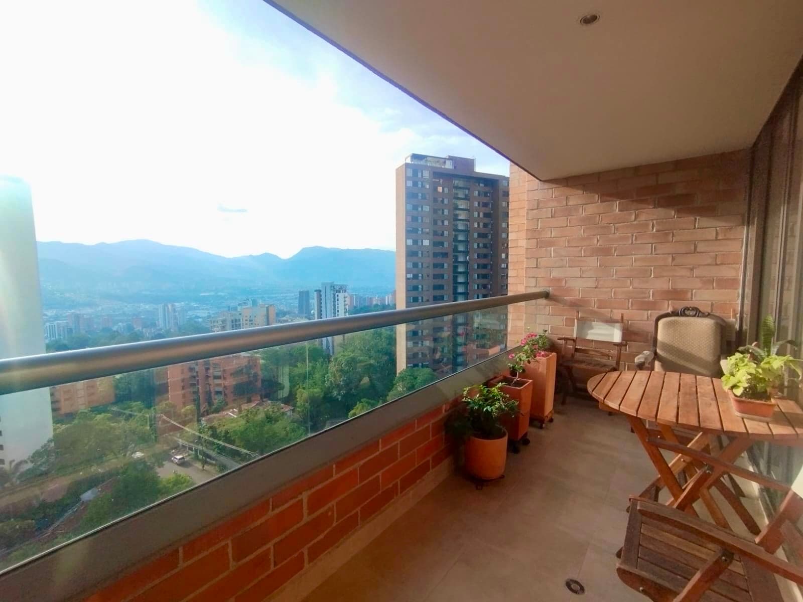 Apartamento en arriendo en San Lucas, El Poblado, Medellín — foto 1 de 16