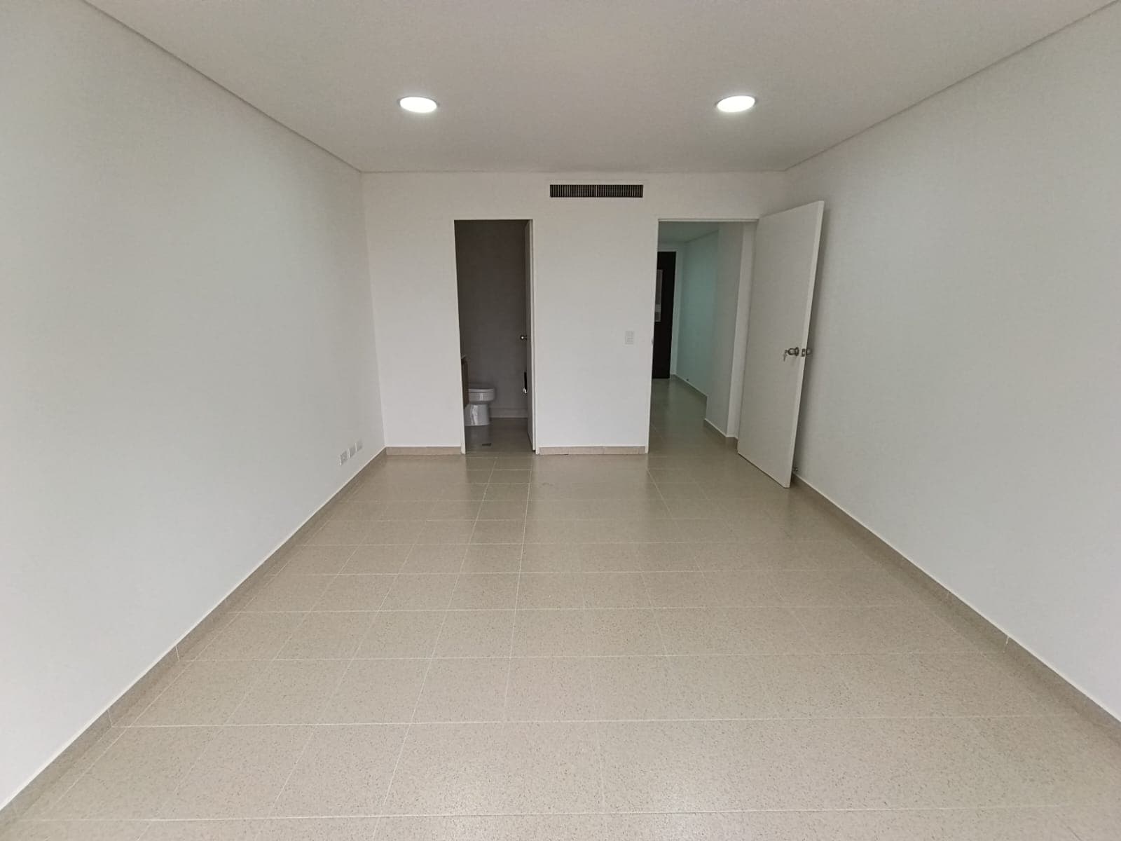 Oficina en arriendo en Patio Bonito, El Poblado, Medellín — foto 1 de 11