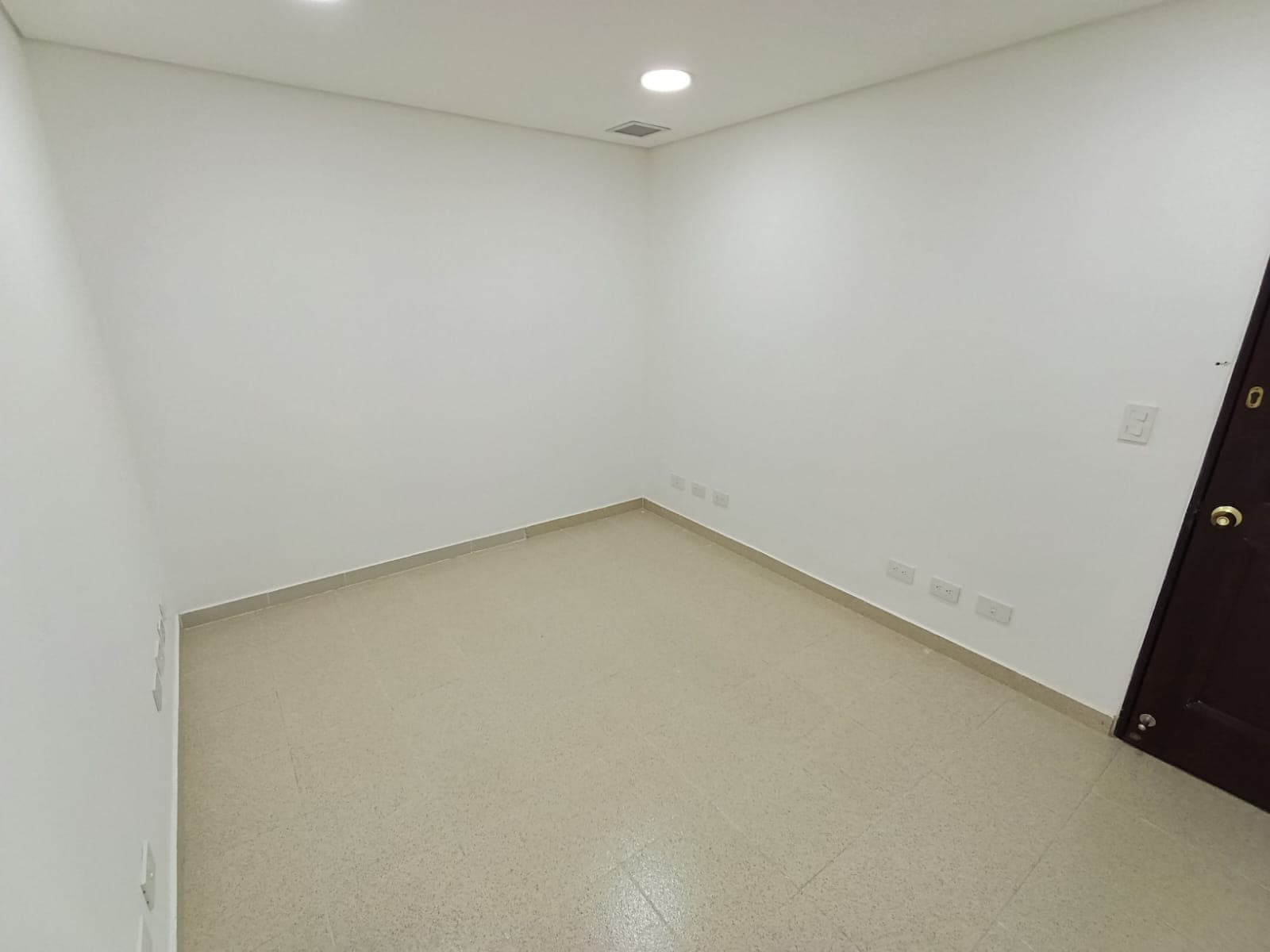 Oficina en arriendo en Patio Bonito, El Poblado, Medellín — foto 5 de 11