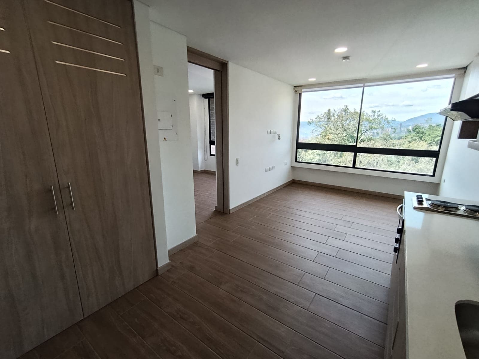 Apartaestudio en arriendo en Loma Del Escobero, Envigado — foto 1 de 20