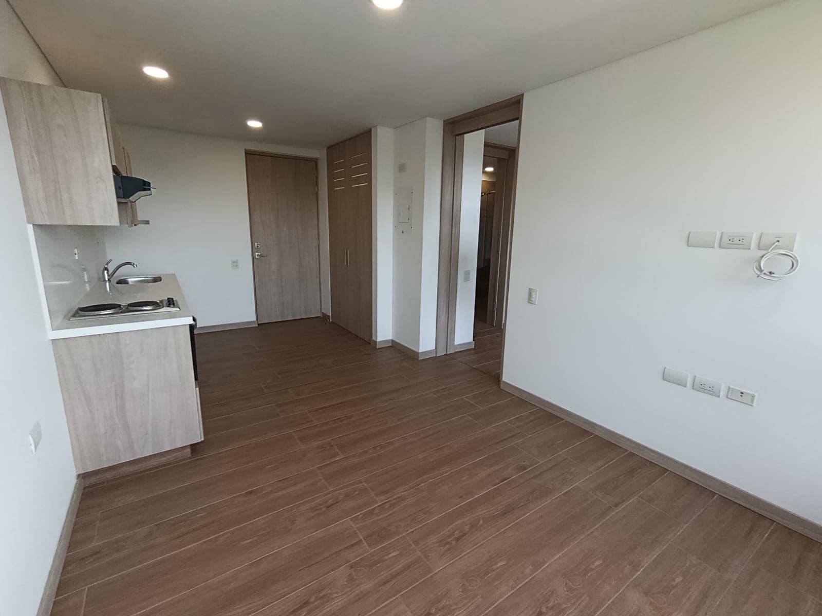 Apartaestudio en arriendo en Loma Del Escobero, Envigado — foto 3 de 20