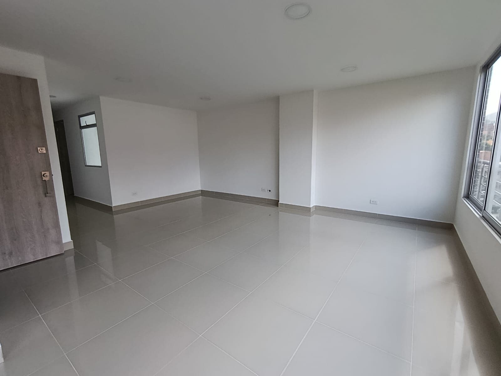 Apartamento en arriendo en La Castellana, Laureles, Medellín — foto 4 de 14