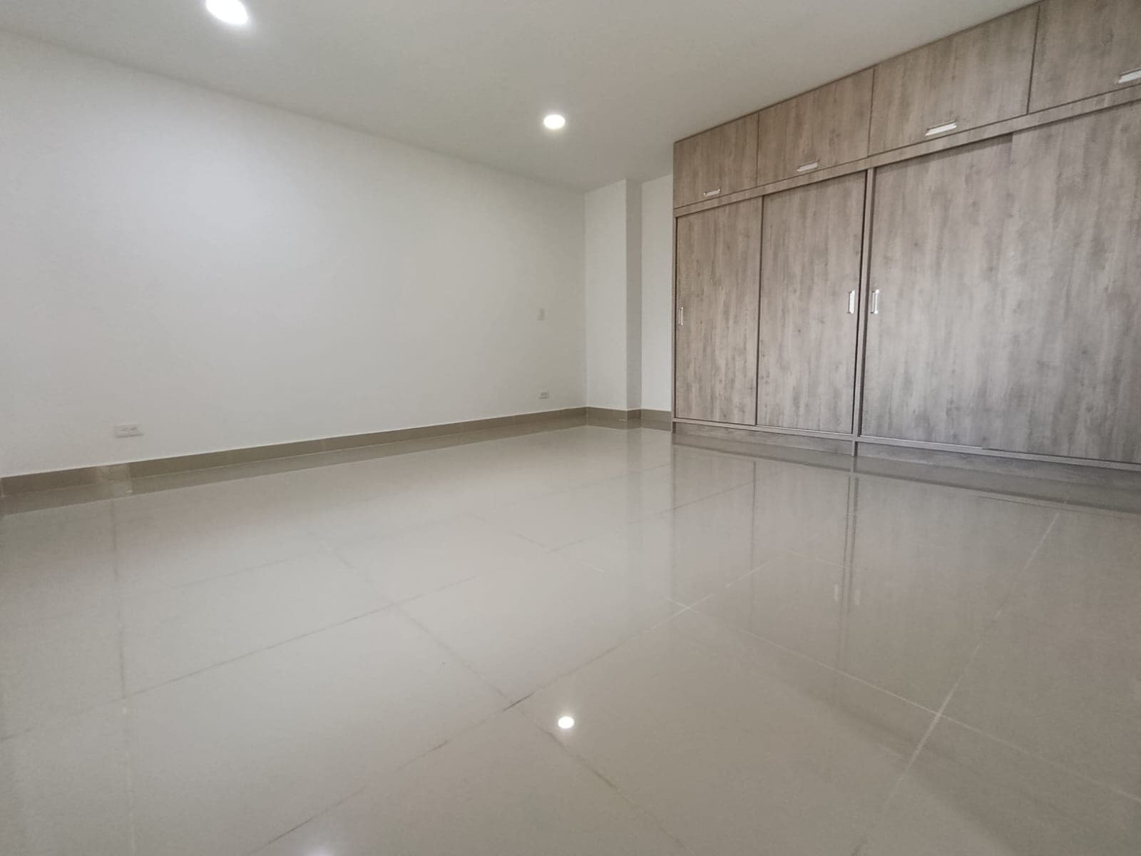 Apartamento en arriendo en La Castellana, Laureles, Medellín — foto 5 de 14