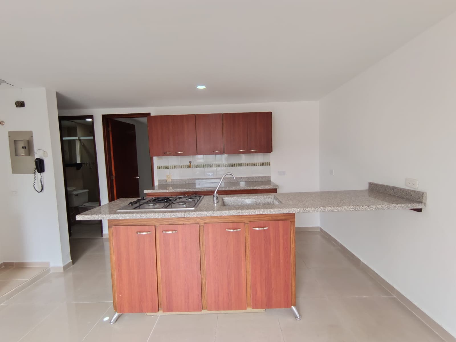 Apartaestudio en arriendo en La Castellana, Laureles, Medellín — foto 2 de 12