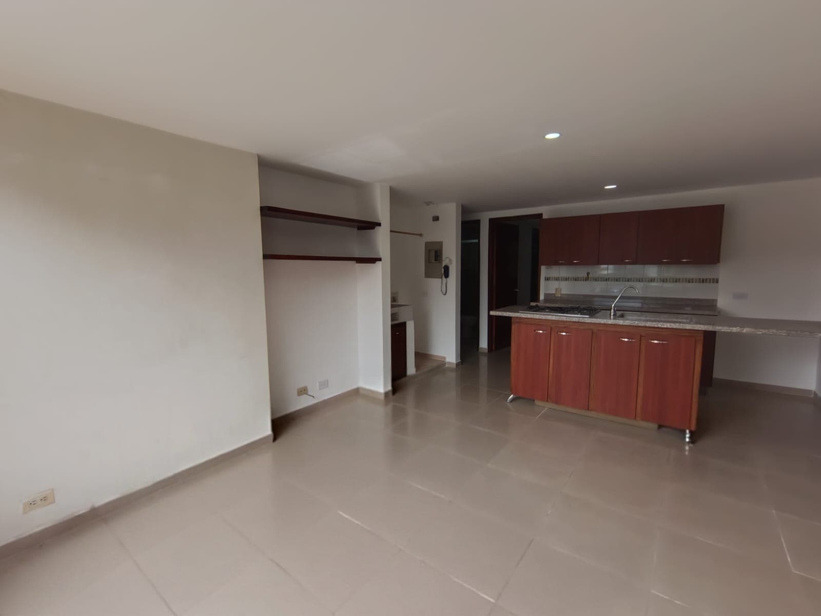 Apartaestudio en arriendo en La Castellana, Laureles, Medellín — foto 3 de 12